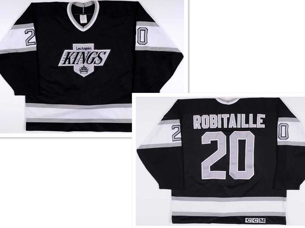 Mens Los Angeles Kings #20 Luc Robitaille Black Throwback CCM Jersey->los angeles kings->NHL Jersey